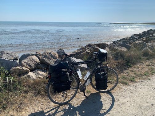 globepjotr, the bicycle, at the Atlantic Ocean in France